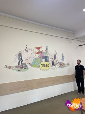 Mural motywacyjny w XIII Liceum Ogólnokształcącym w Krakowie, przedstawiający historię ich szkoły.
