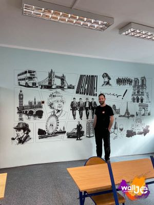 Kolorowy mural w sali lekcyjnej języka angielskiego szkoły podstawowej w Sosnowcu