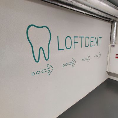 logo firmy dentystycznej,