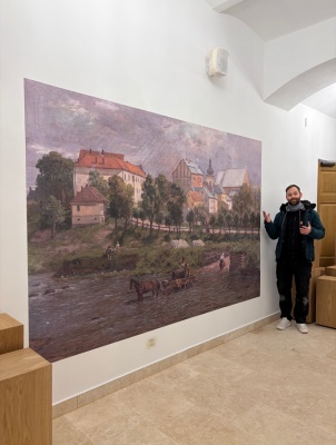 wielkoformatowy druk UV na ścianie przedstawiający sielski pejzaż